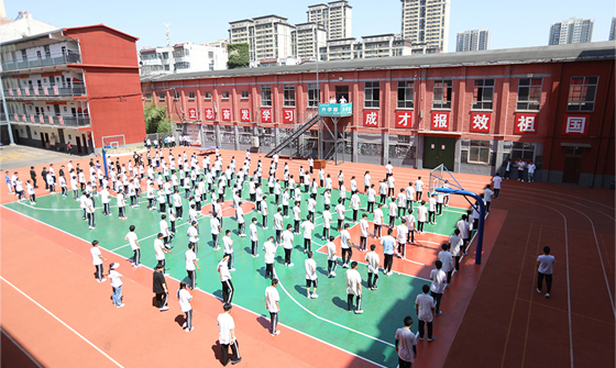 ɽ�V�����W(xu��)У�n�g��